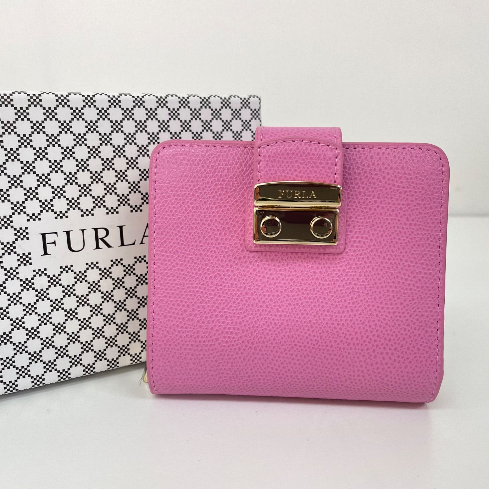 【未使用 ★箱付】フルラ バビロン 二つ折り財布 ピンク コンパクト フルラ FURLA バビロン 財布 二つ折り 折り財布 ピンク - メルカリ