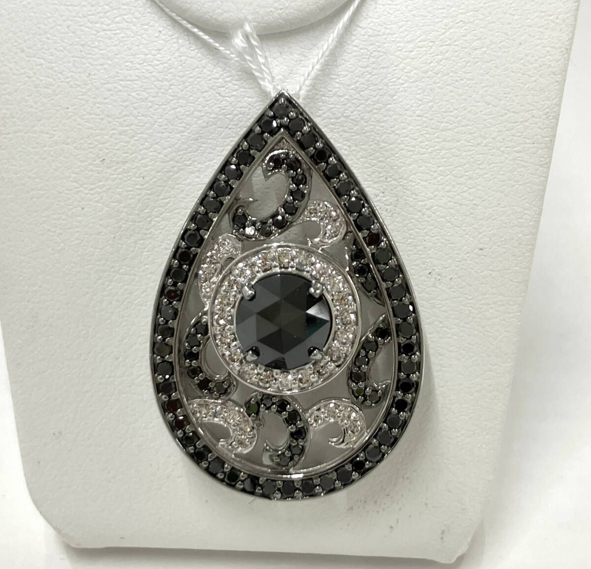 ソーティング付 ダイヤモンド 1.89ct 1.45ct K18WG トップ 10.5g ドロップ ブラックダイヤ ホワイトゴールド 18金