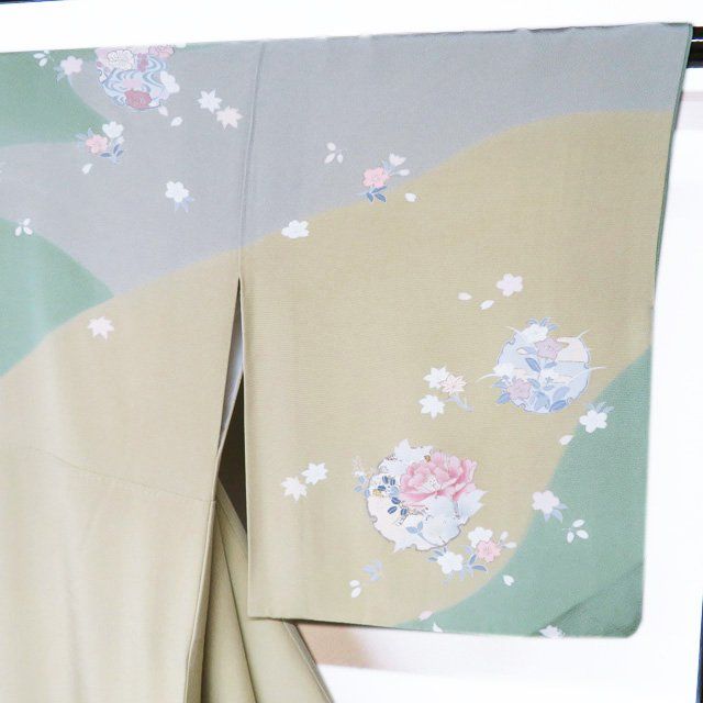 訪問着 着物 中古 正絹 袷 フォーマル 金駒刺繍 花の図 雪輪 緑