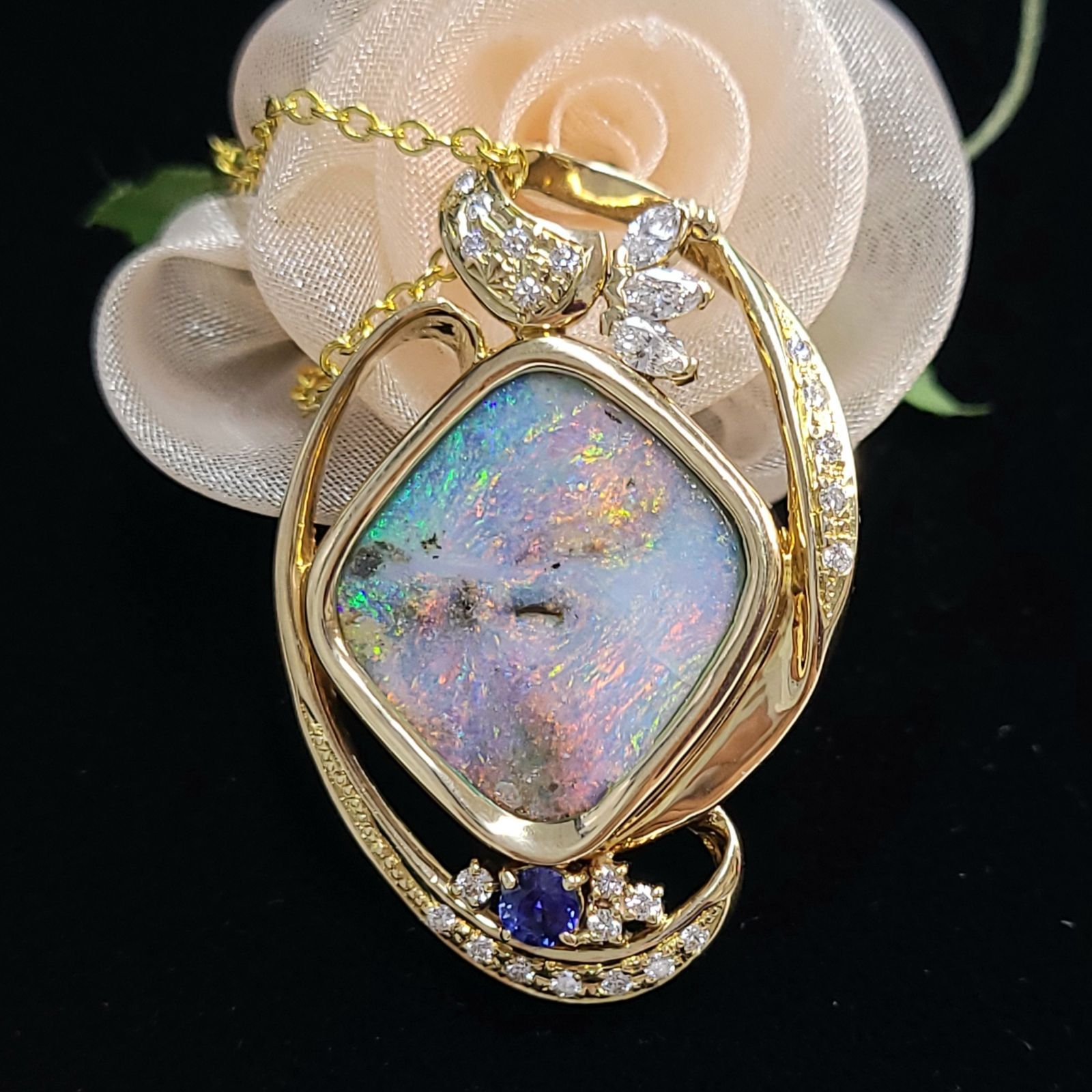 お買い得品◆k18ボルダーオパール、天然ダイヤモンドつきペンダントトップ 希少 豪州産 ボルダーオパール 9.98ct ペンダントトップ K18YG 鑑別