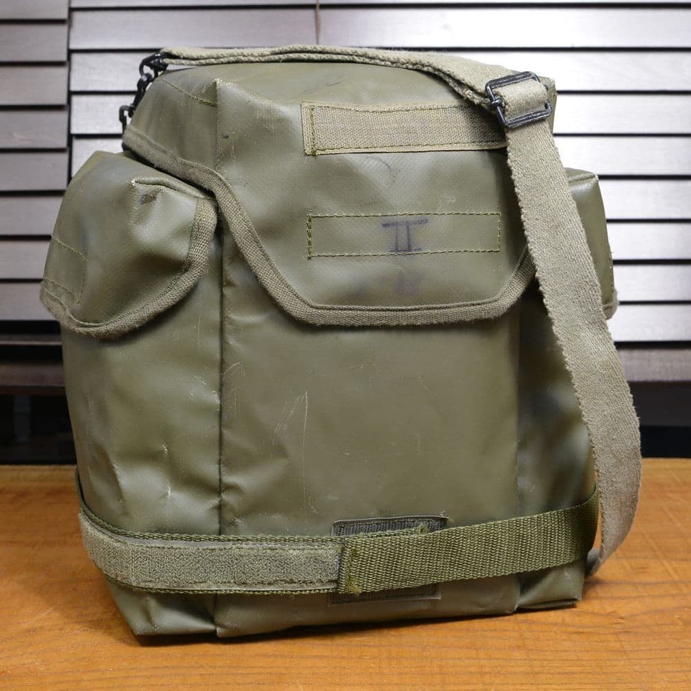 フランス軍放出品 ガスマスクバッグ ANP-VP-F1用 防水 PVC生地 [ 可 / ストラップ付き ]