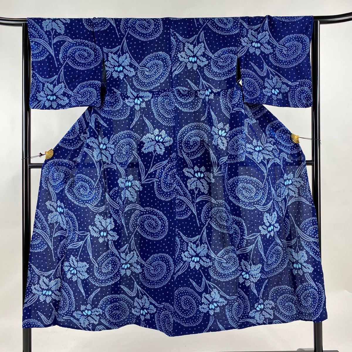 浴衣 身丈144.5cm 裄丈65cm M 絞り浴衣 草花 紺色 綿 名品