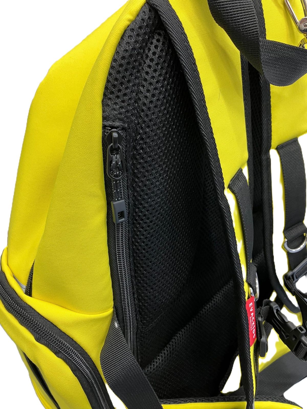 肩への負担を軽くする保育士リュック