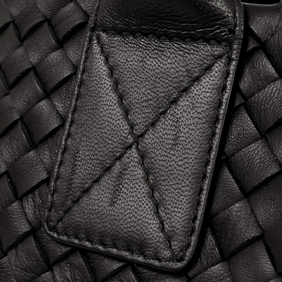 ボッテガヴェネタ BOTTEGAVENETA イントレチャート トートバッグ カバ 
