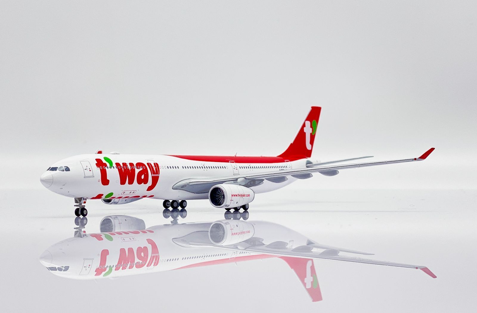 A330-300 HL8500