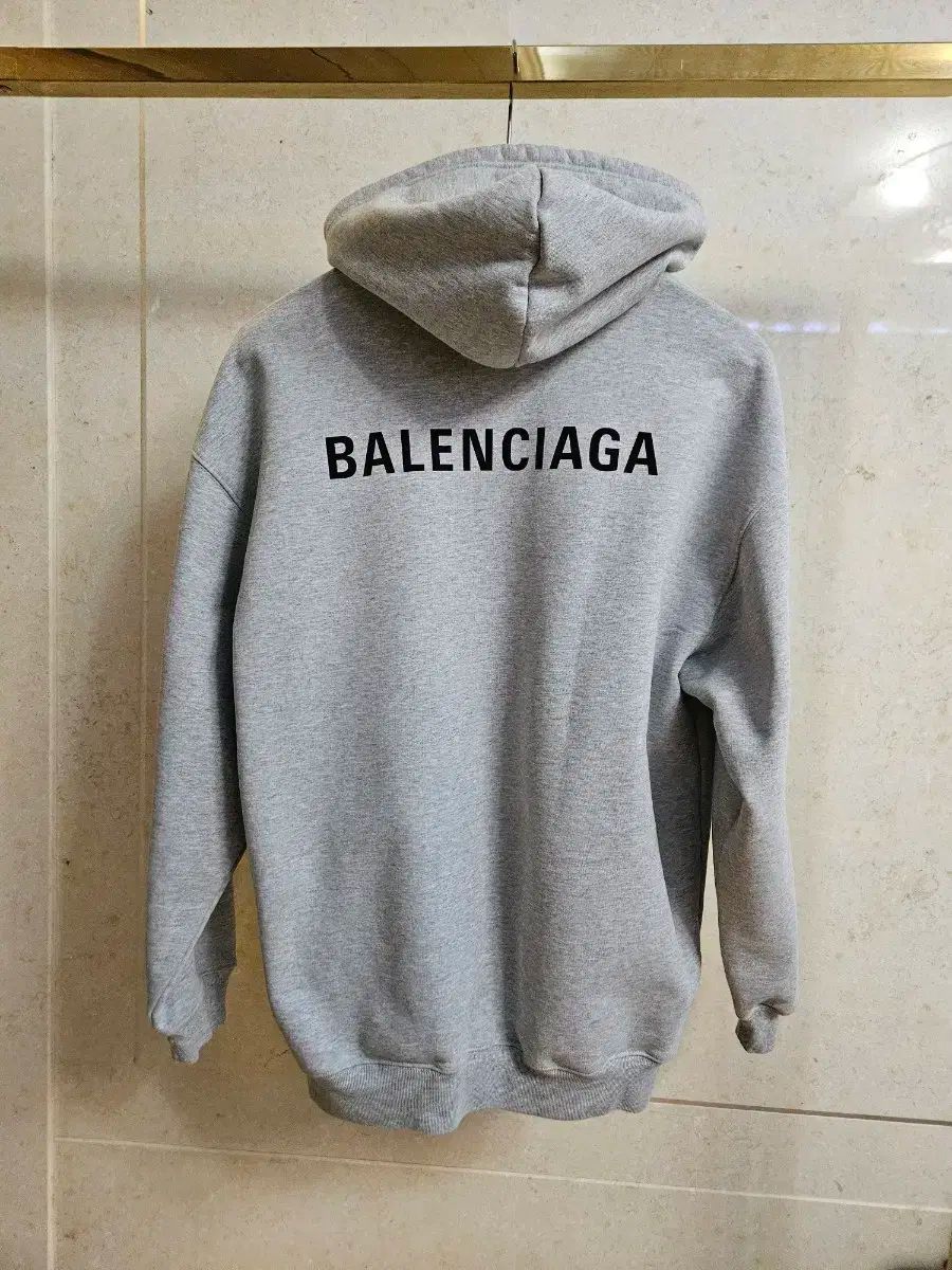 正規品 BALENCIAGA(バレンシアガ) バックロゴ フード付きTシャツ 