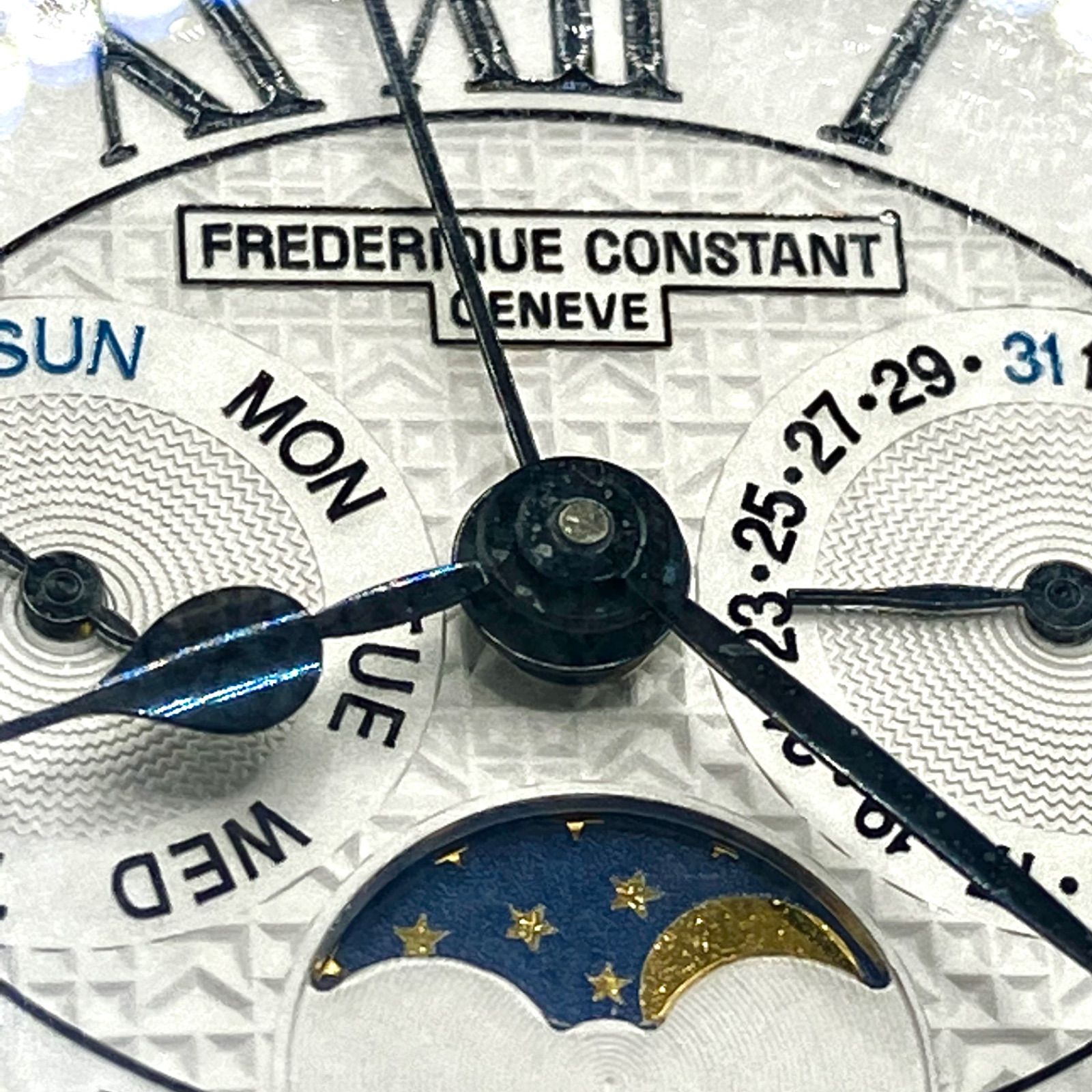 上美品きれいです⭐️ FREDERIQUE CONSTANT】 フレデリックコンスタント クラシック ビジネスタイマー ムーンフェイズ  トリプルカレンダー メンズ腕時計 2024.10.01.電池交換済み／稼働品 270X4P4/5/6 - メルカリ