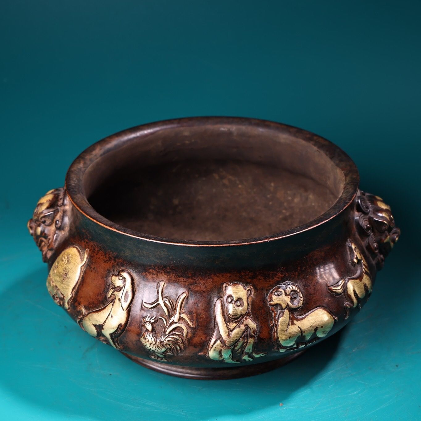 董芸高岡銅器 名匠 晃真 作 銅製 孔雀摘龍耳鶴足 香炉 董芸高岡