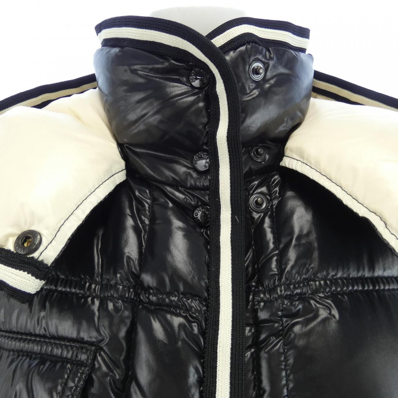 モンクレール MONCLER ダウンジャケット - メルカリ モンクレール MONCLER ダウンジャケット - メルカリ