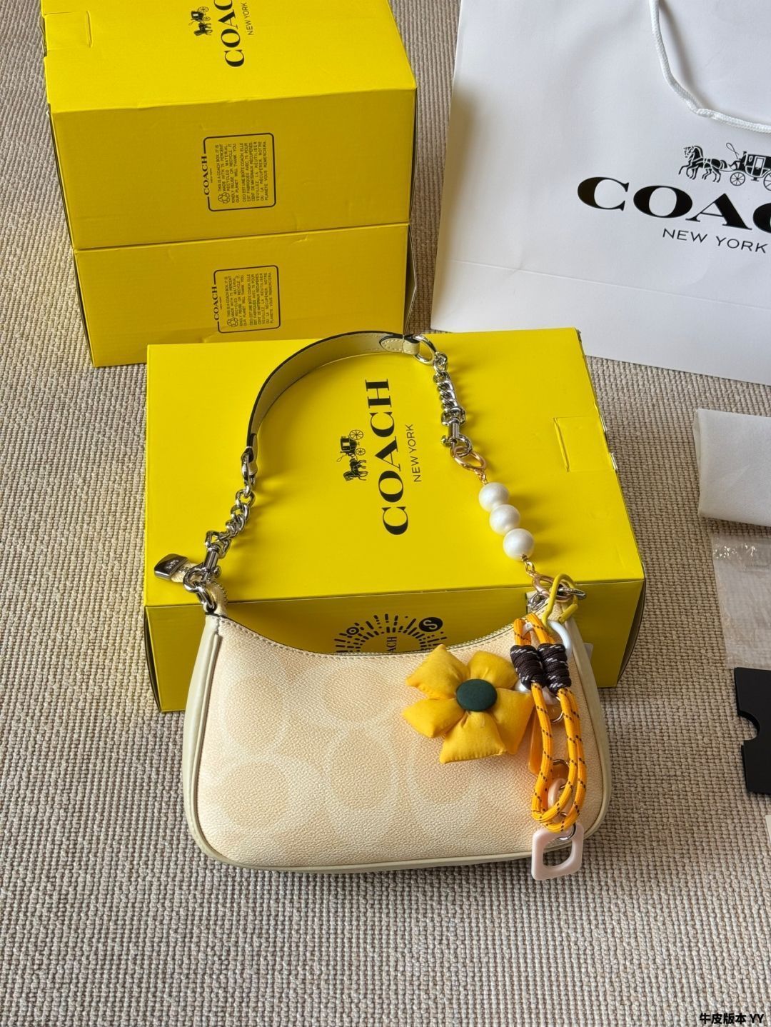 アンダーアームバッグ