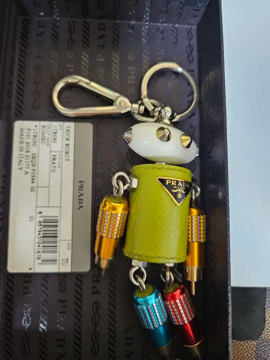 ♡PRADA お花チャーム♡ 正規品 Prada(プラダ) キーリング PRADA