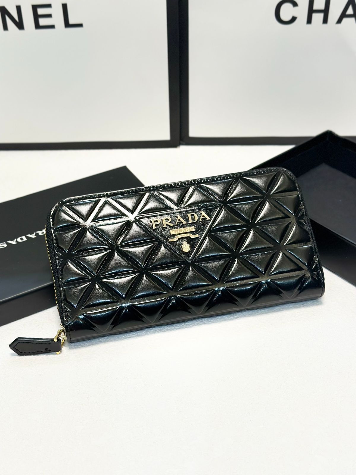 今日 PRADA プラダ ブラック シングルジッパー クラッチ ウォレット 在庫 価格 ?-MM輸入
