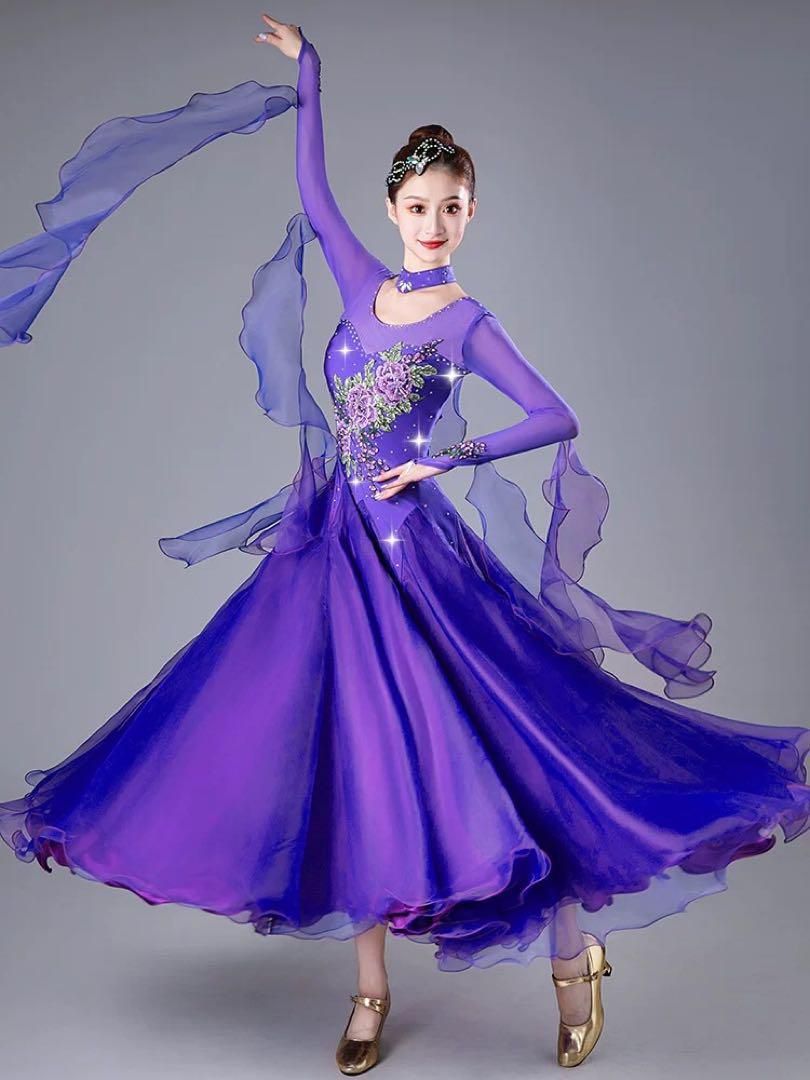 ショップ 新品未使用 輝く石付きスタンダードドレス ダンスパーティー