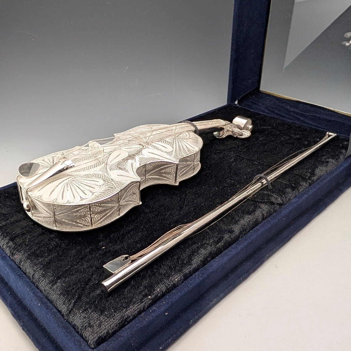HERMES ペーパーウェイト　ラオ Lao paperweight | Hermès USA