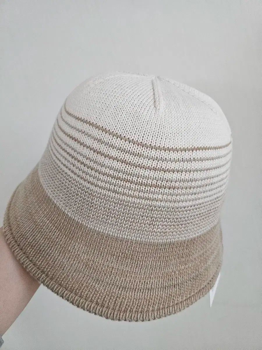 【雷市場（ポンジャン）商品韓国直送】 BCBG 帽子 (新品)