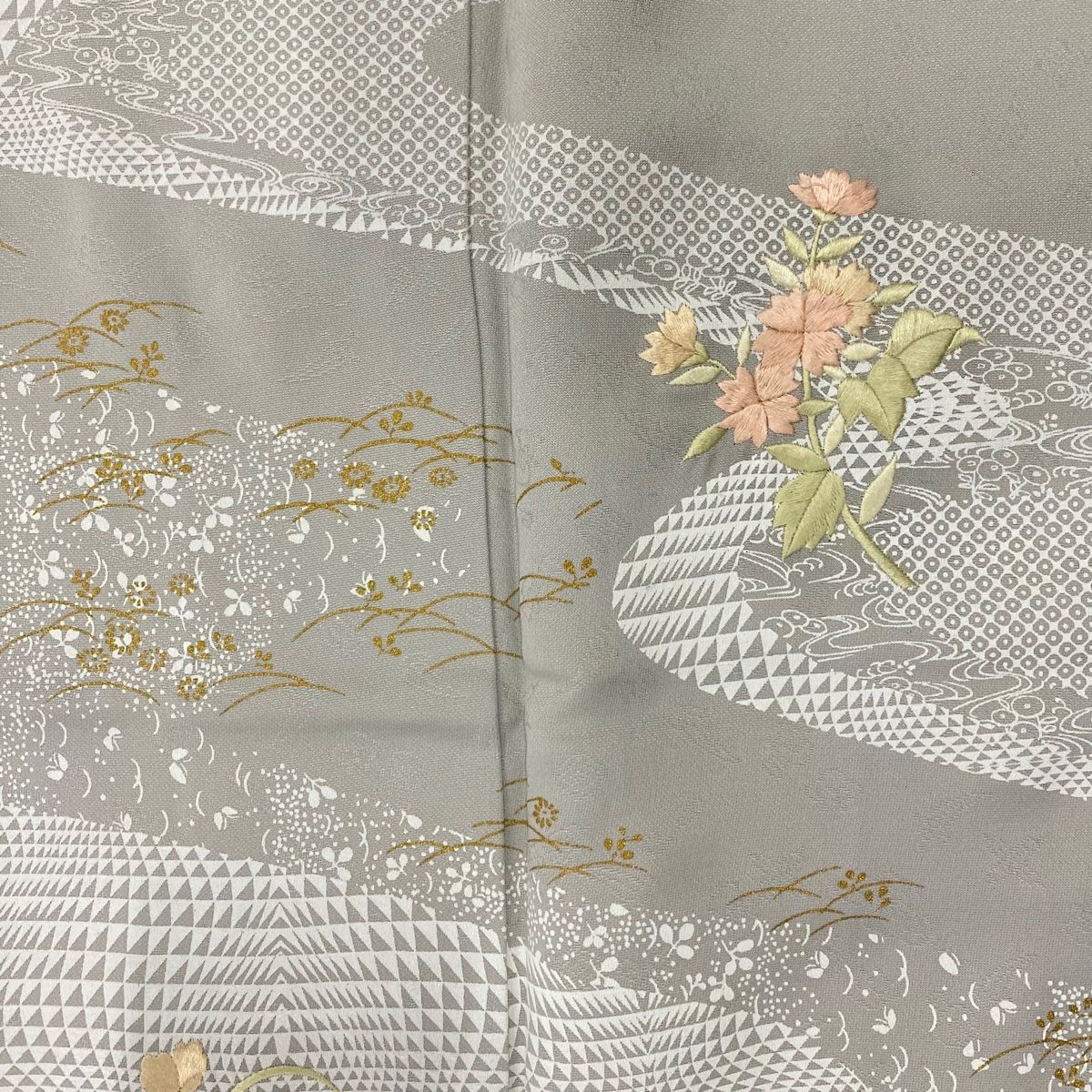 豪華で新しい 訪問着 身丈159.5cm 裄丈61.5cm S 袷 草花 波 刺繍 灰色