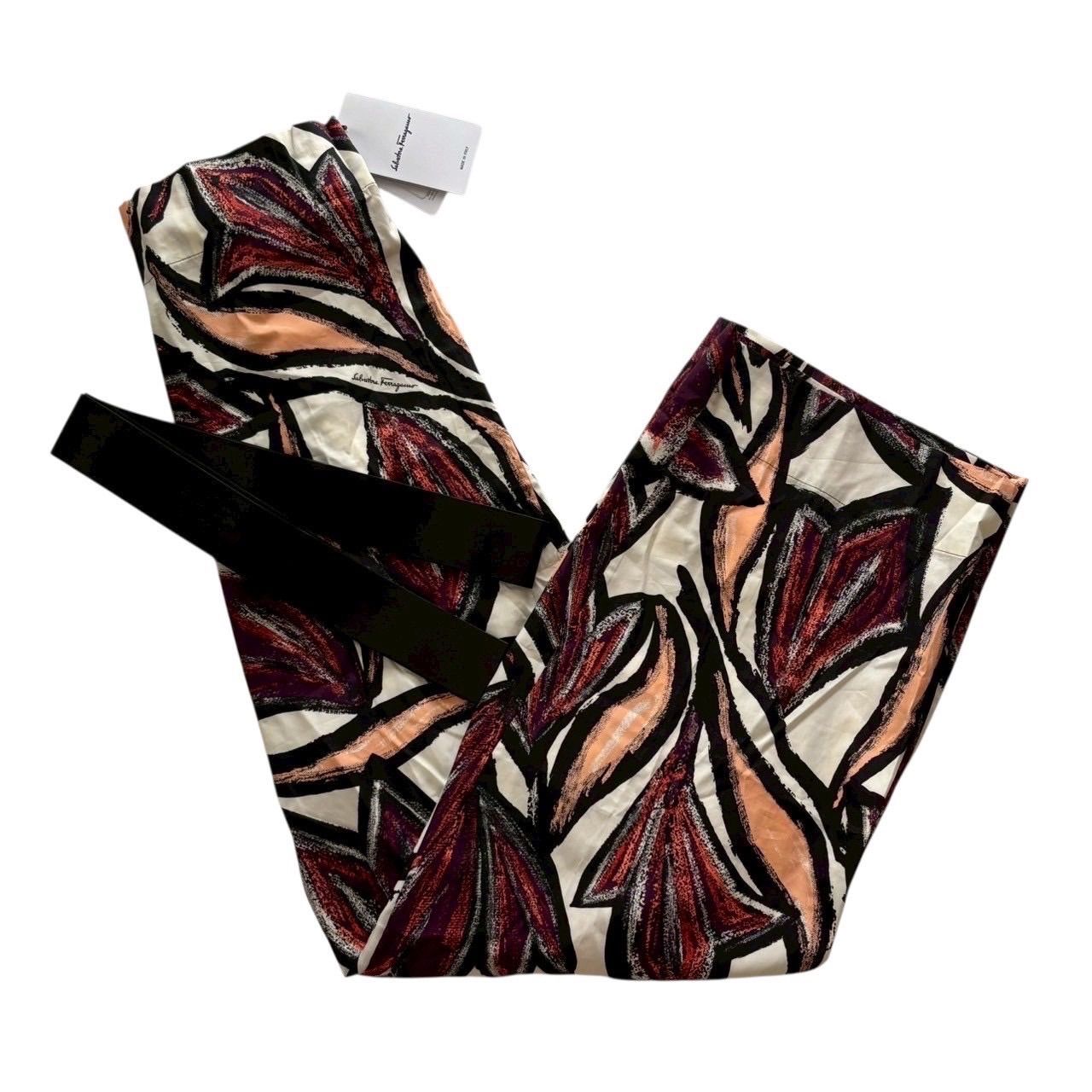 SALVATORE FERRAGAMO フェラガモ アパレル パンツ ボトムス ホワイト