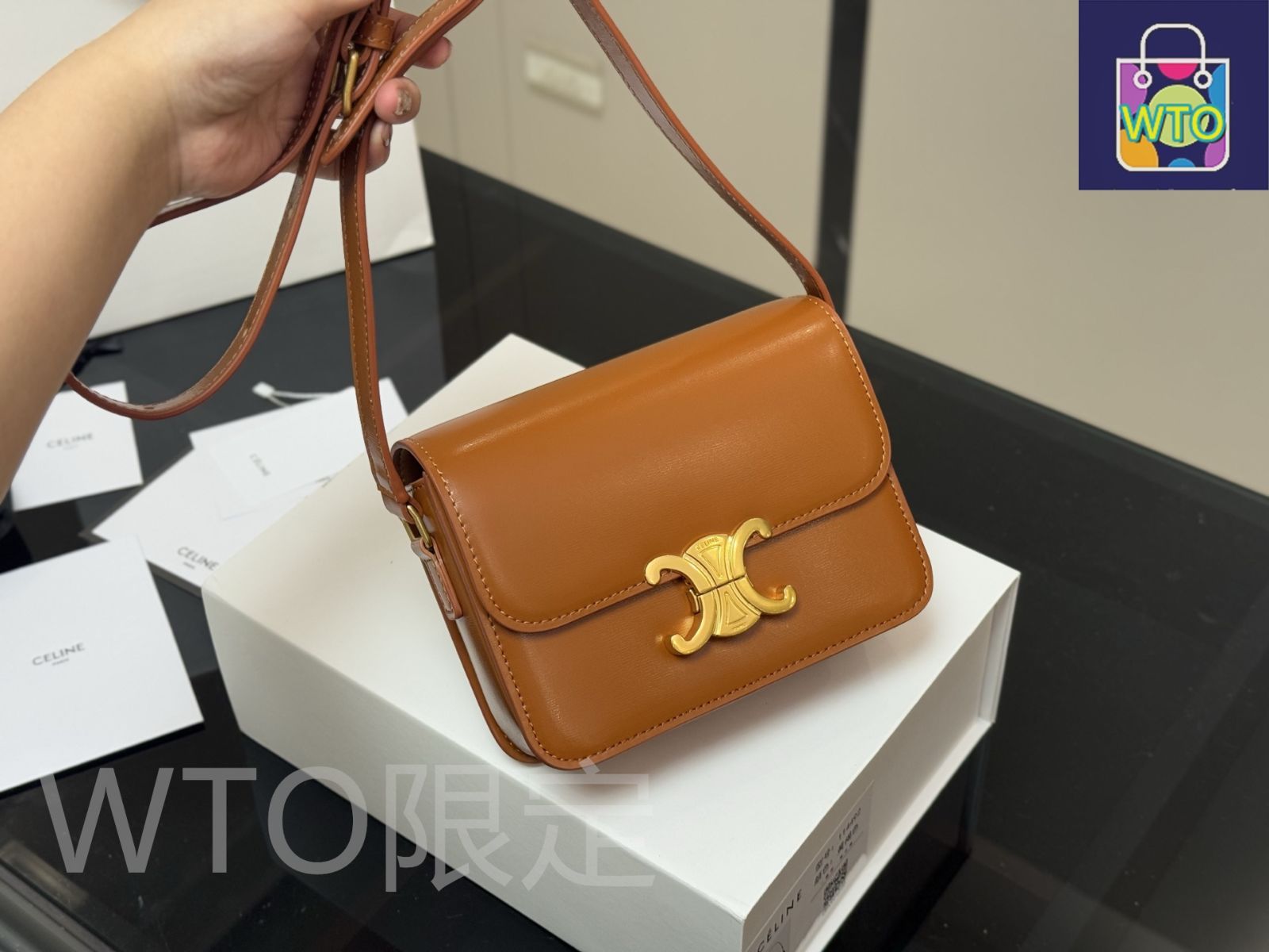 今日特価】Celine セリーヌ トリオンフ シリーズ レザー製で高級