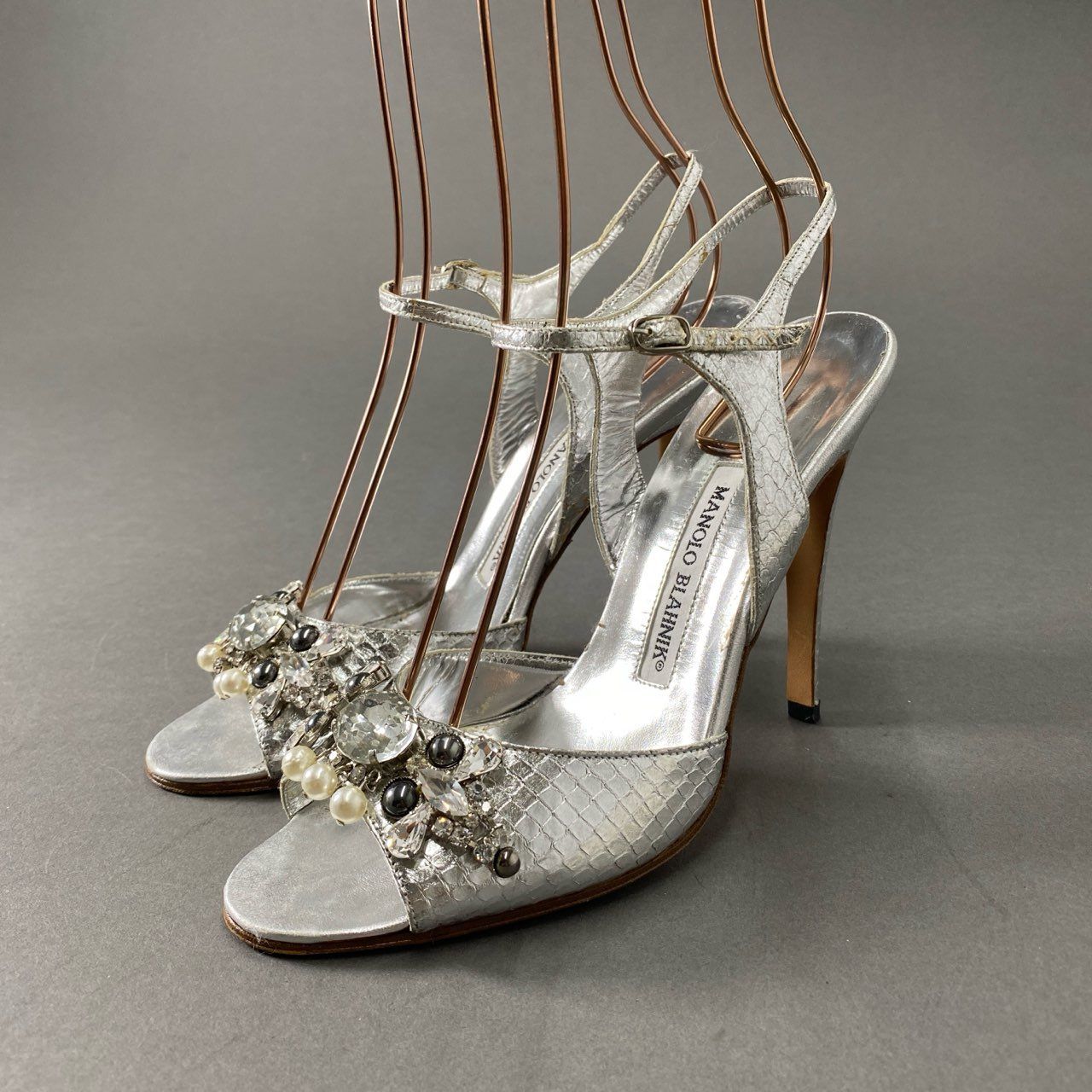 3f18 MANOLO BLAHNIK マノロブラニク パールビジュー ヒールサンダル 