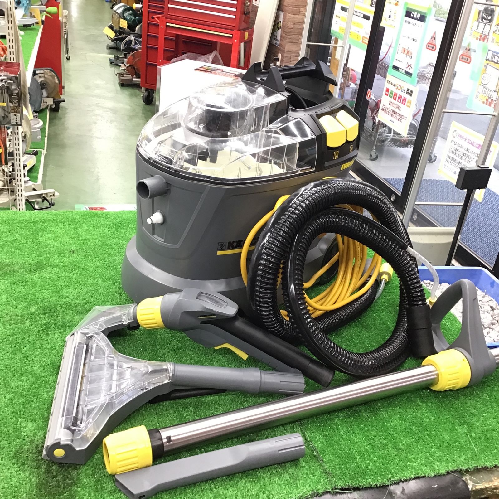 サマーセール！中古品】 ケルヒャー(KARCHER) カーペットリンスクリーナー Puzzi8/1C 付属品あり！【桶川店】 - メルカリ