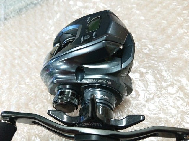 安い！かわいい！ ダイワ ティエラ AIR IC 100H 両軸リール TIERRA AIR IC 352898 本体のみ