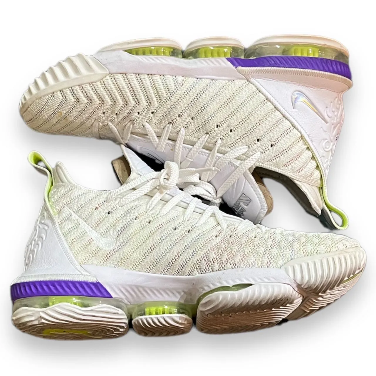 NIKE レブロン16 バズライトイヤー レブロン16 バズライトイヤー NIKE