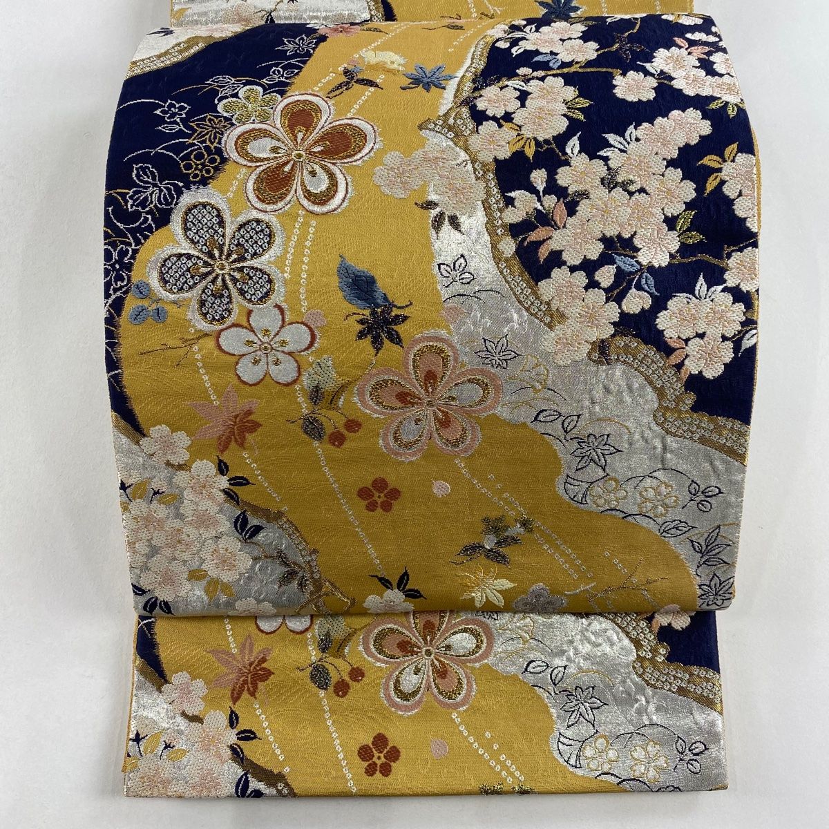 唐織 袋帯 正絹 梅 桜 流し 流水 上品なデザイン 六通T-6347 袋帯 美品 秀品 桜 梅 箔 唐織 薄茶色 六通 正絹 【中古