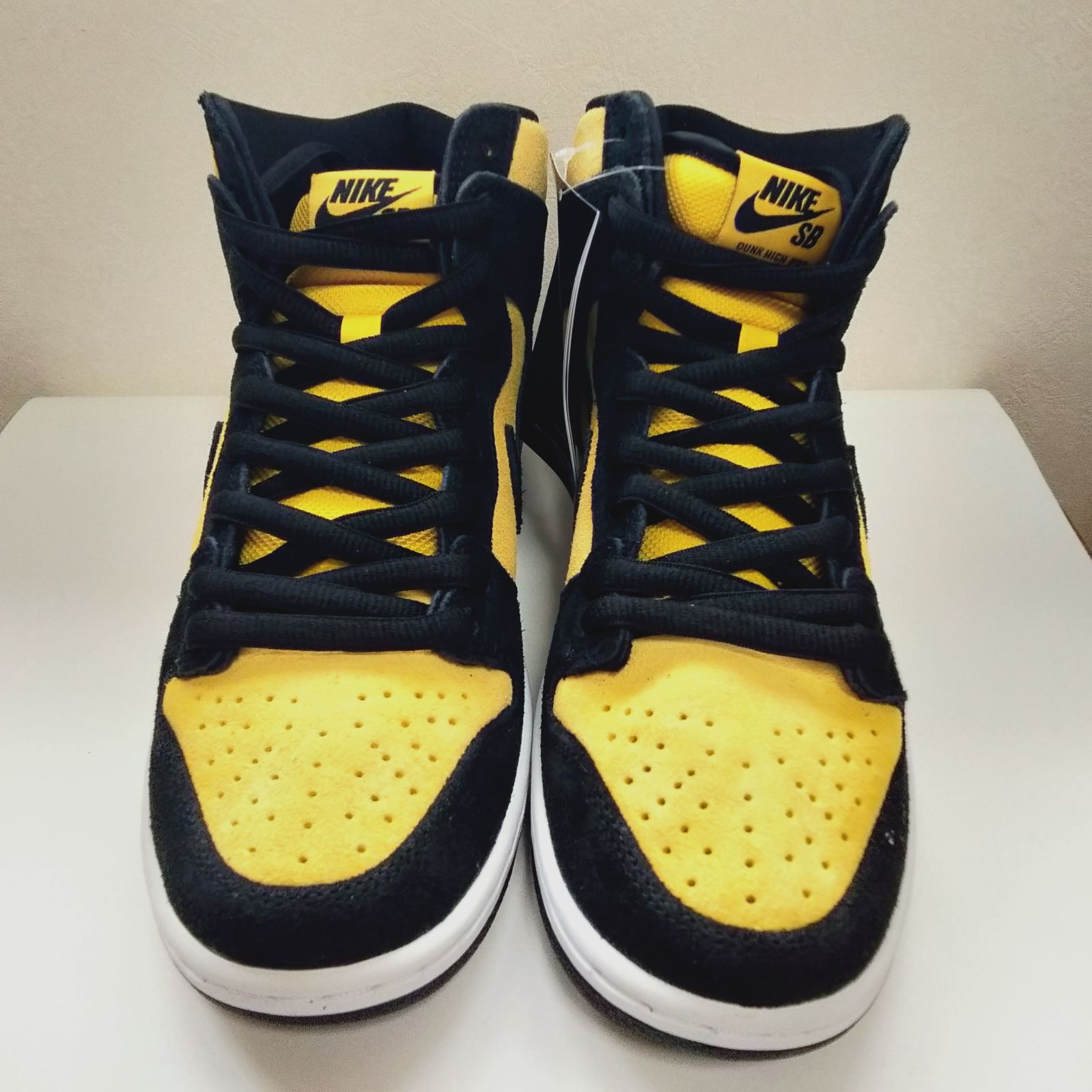 NIKE SB DUNK HIGH PRO MAIZE AND BLACK - メルカリ