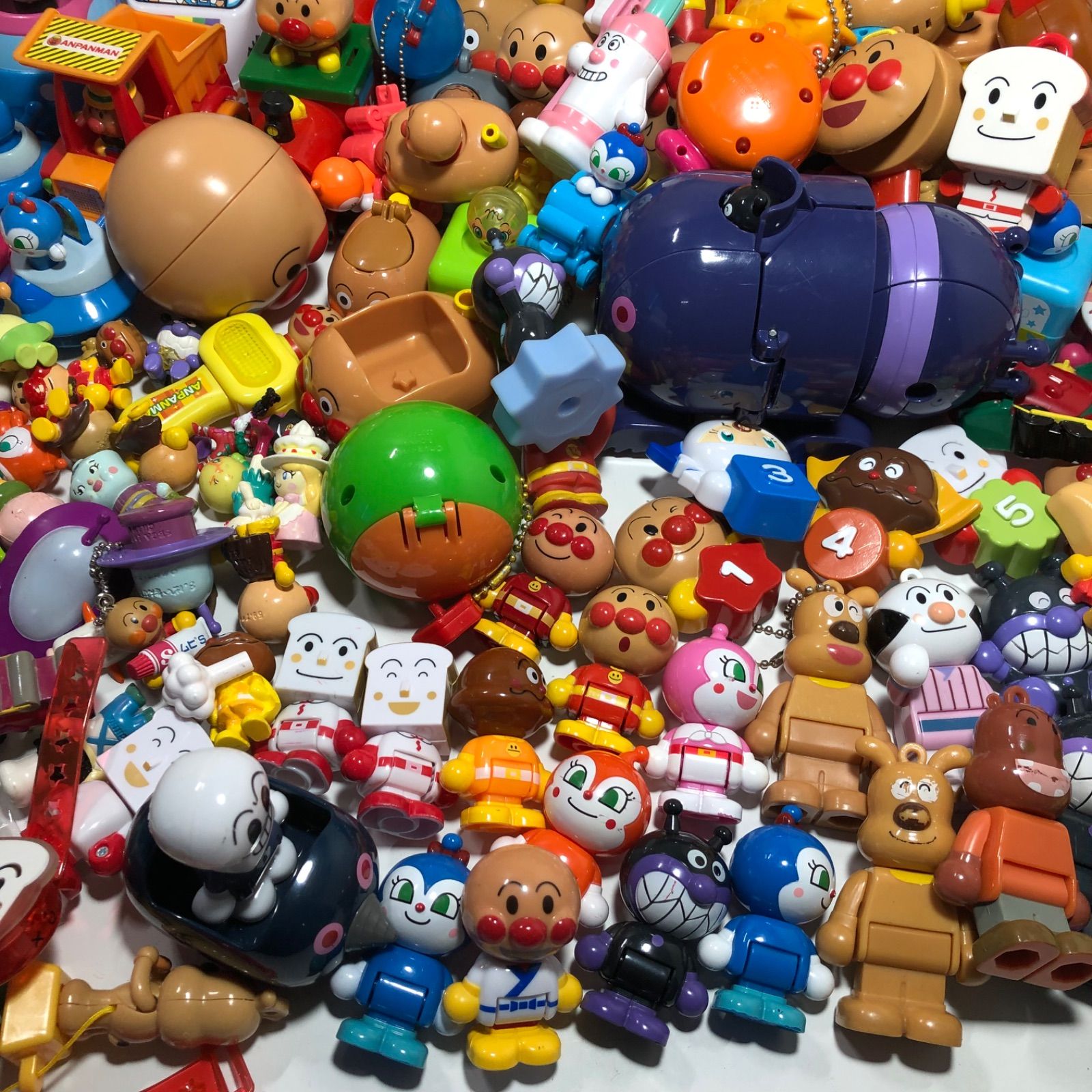 アンパンマングッズ大量セット ☆アンパンマン グッズ おもちゃ 大量 208点 まとめ売り おでかけ