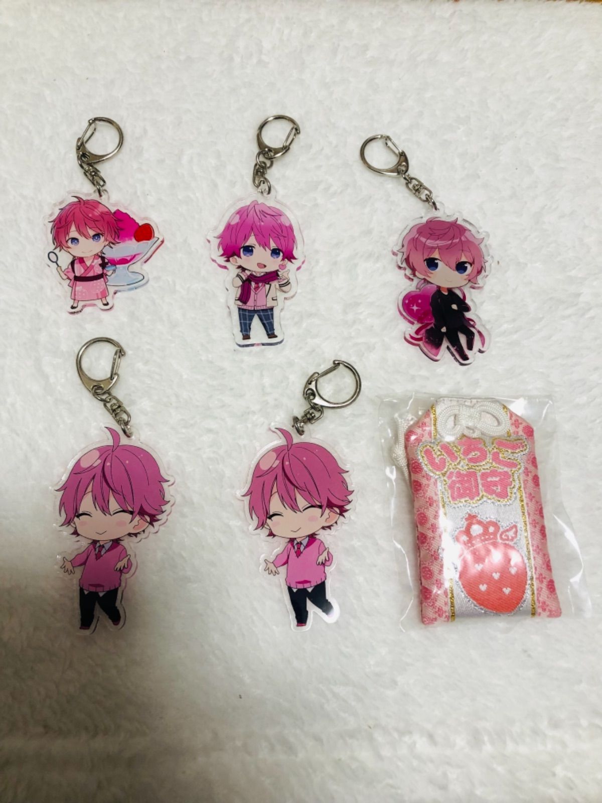 すとぷり いちご御守とアクリルキーホルダー5個さとみ - メルカリ