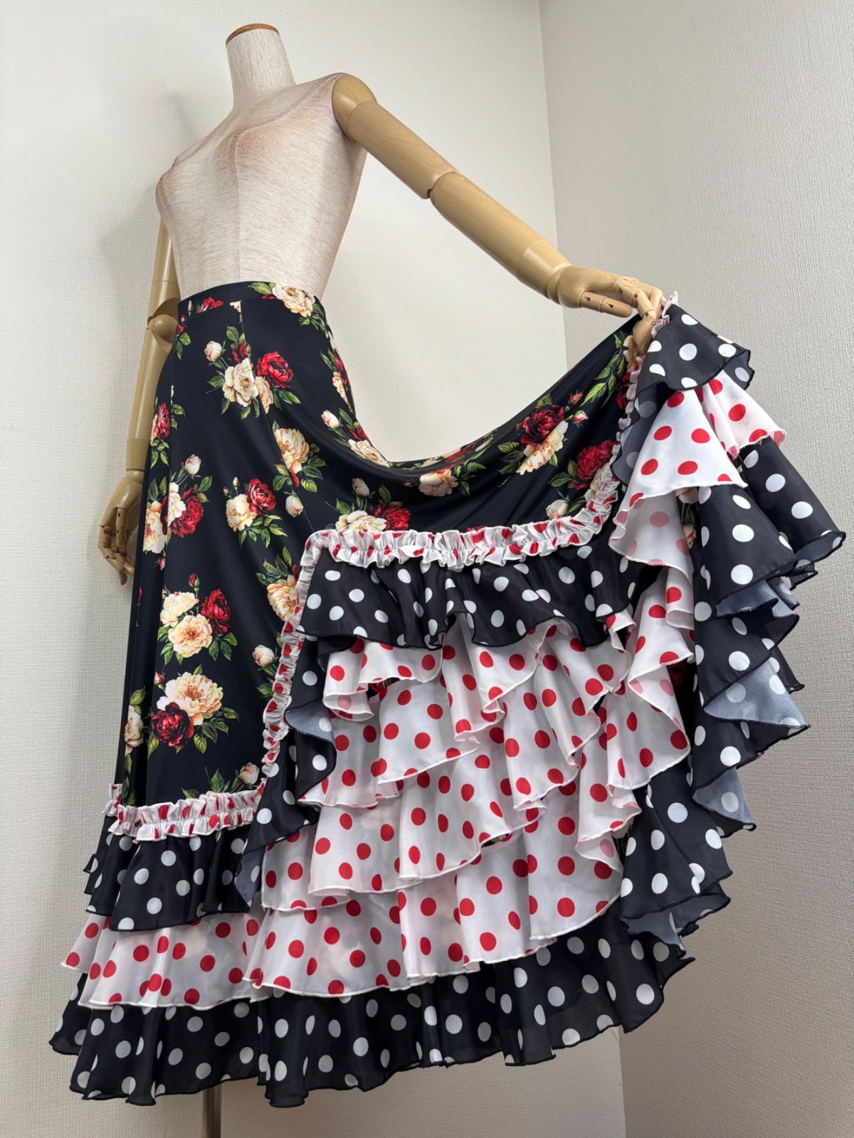 社交ダンス　スカート　フリル　和柄　花柄　フラメンコ　黒赤　ロング丈　ファルダ 新品》フラメンコ ファルダ 社交ダンス ロングスカート ドット