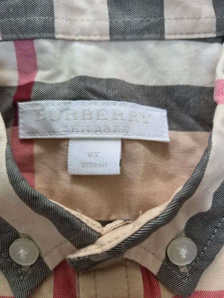 【最安値激安】 8Y Burberry Kids バーバリーキッズ チェック シャツ 送料無料・返品無料。