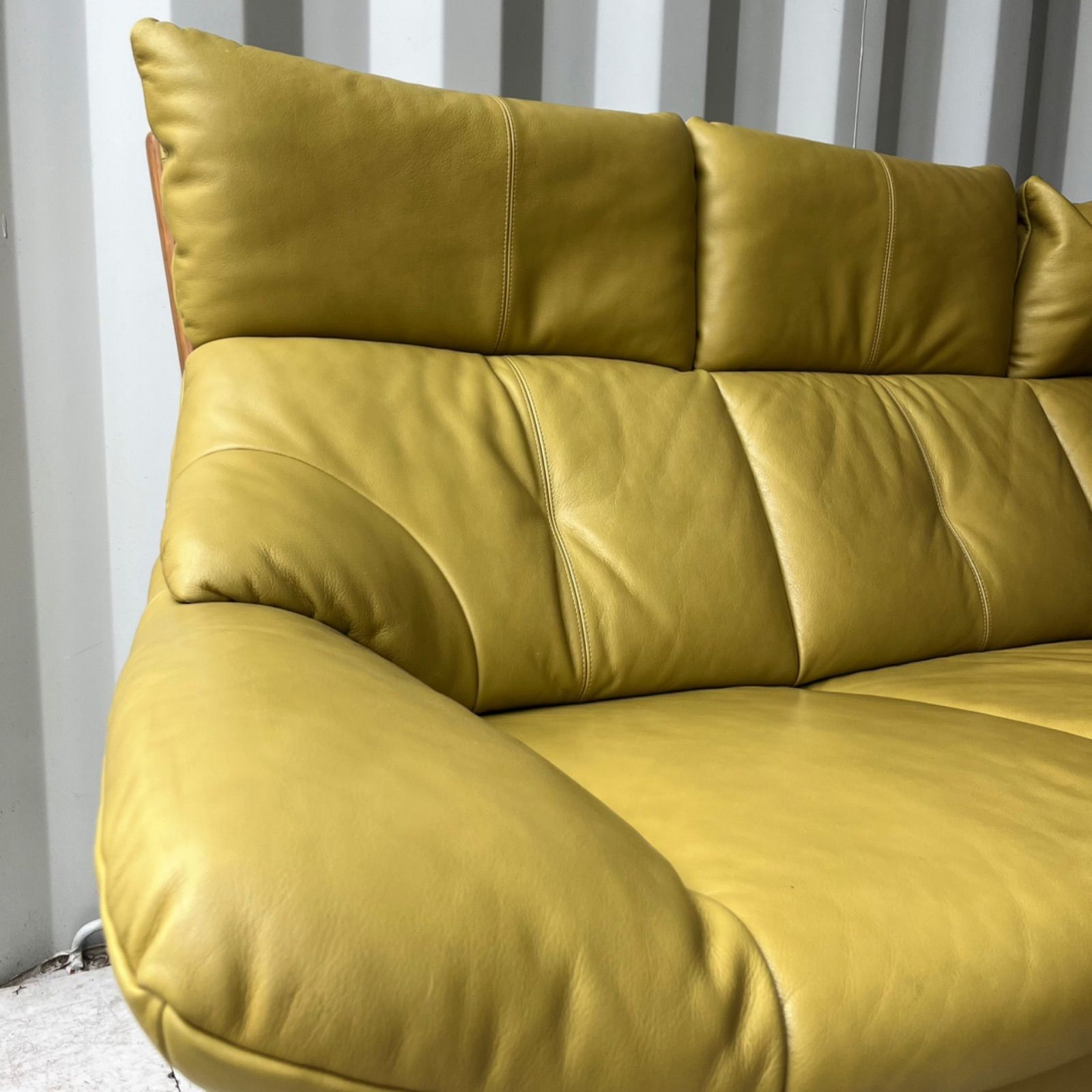 取付無料！カリモク家具 ZT7013 北欧モダン 高級本革3人掛けソファ✨ 取付無料！カリモク家具 ZT7013 北欧モダン 高級本革3人掛けソファ