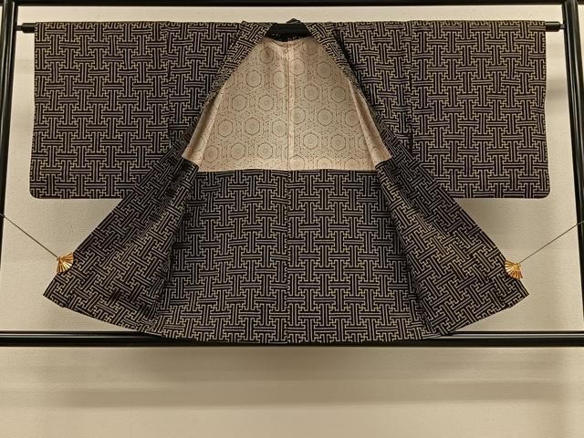 平和屋着物○希少 本場大島紬 龍郷絣 秋名バラ 正絹 逸品 CAAS7124yc