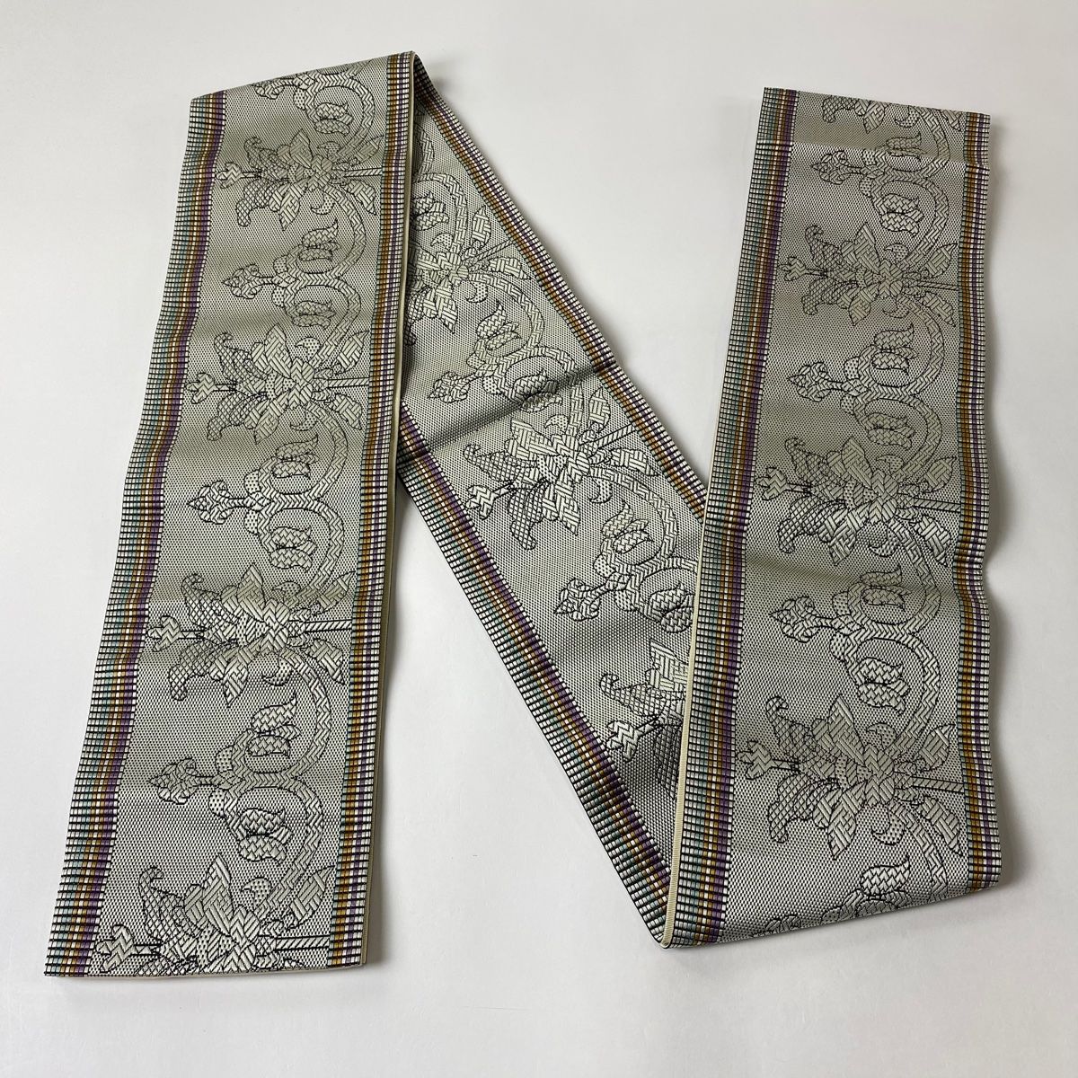 専用 半幅帯 本場筑前博多織 証紙 リバーシブル 花唐草 縦縞模様 O-3998 半幅帯 美品 秀品 証紙 本場筑前博多織 花唐草 灰色 正絹 【中古