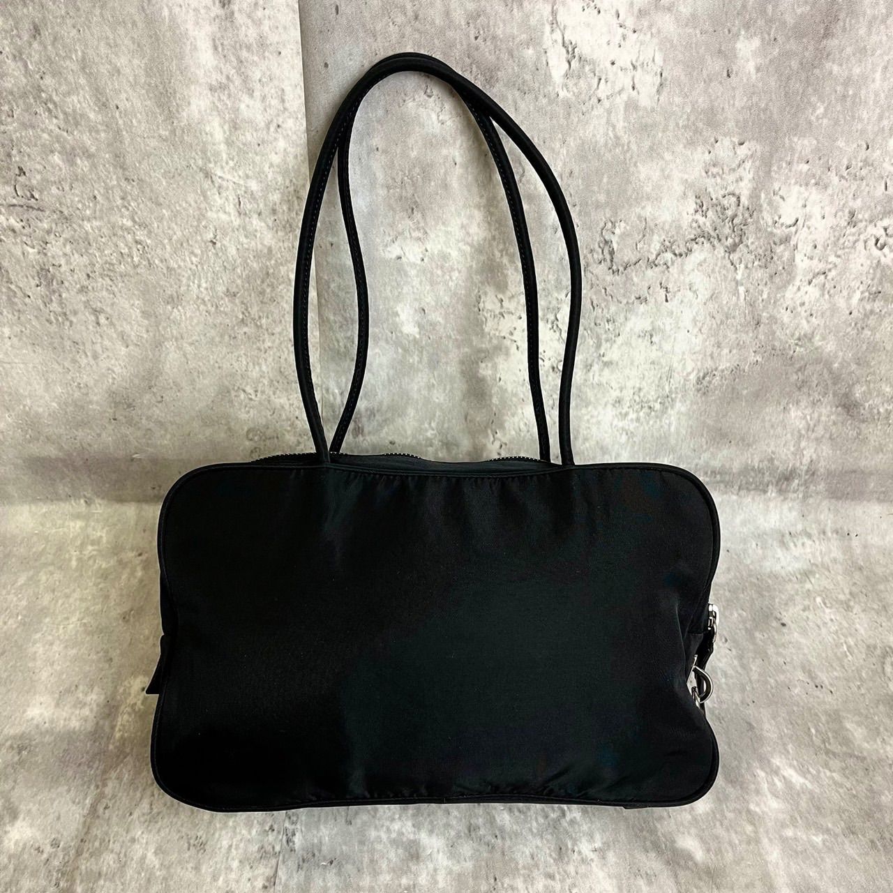 ✨良品✨ PRADA プラダ トートバッグ ハンドバッグ 三角ロゴプレート トライアングル シルバー金具 総柄 カデナ 白タグ テスートナイロン  肩掛け レディース ブラック 黒色 - メルカリ