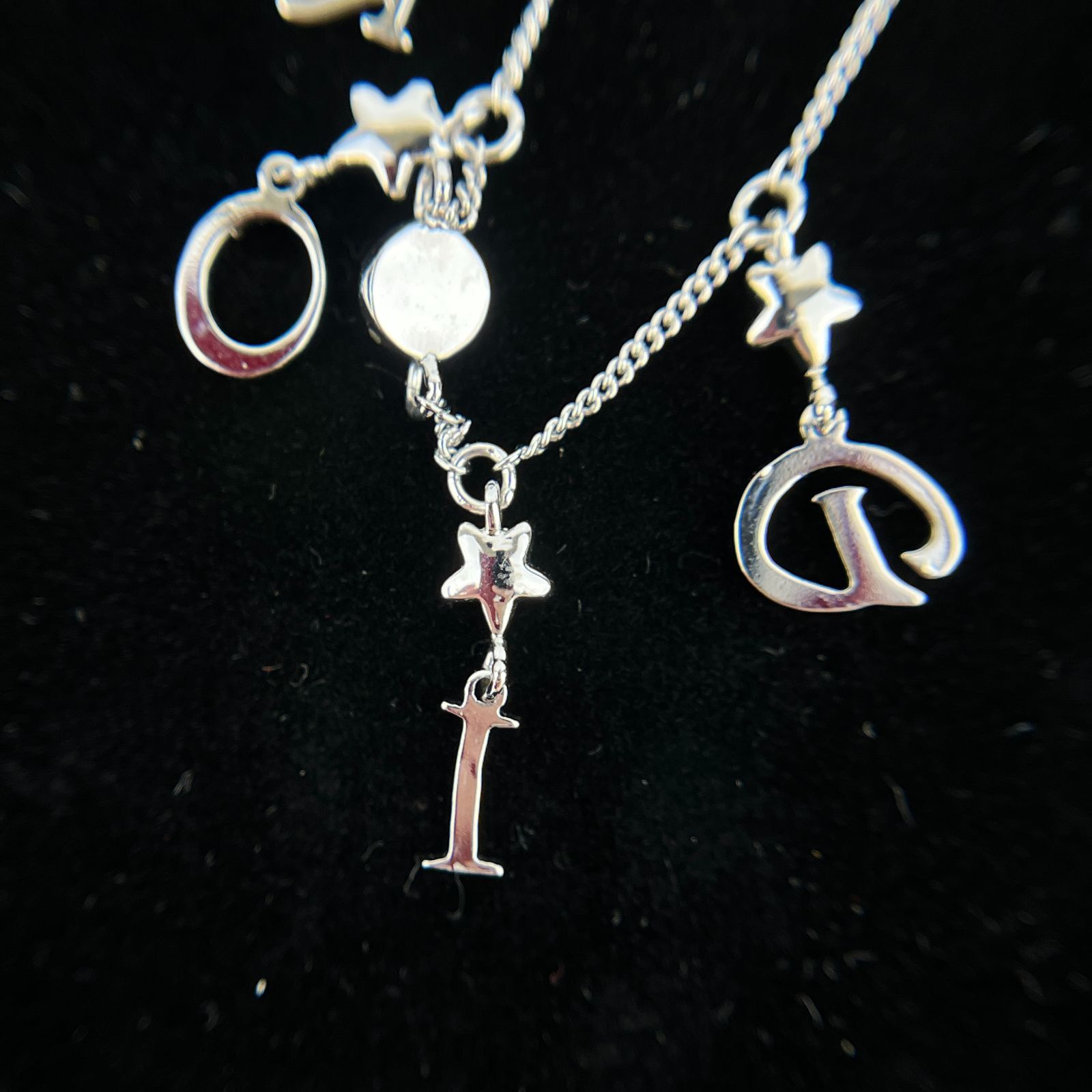 ディオールロゴ 星形