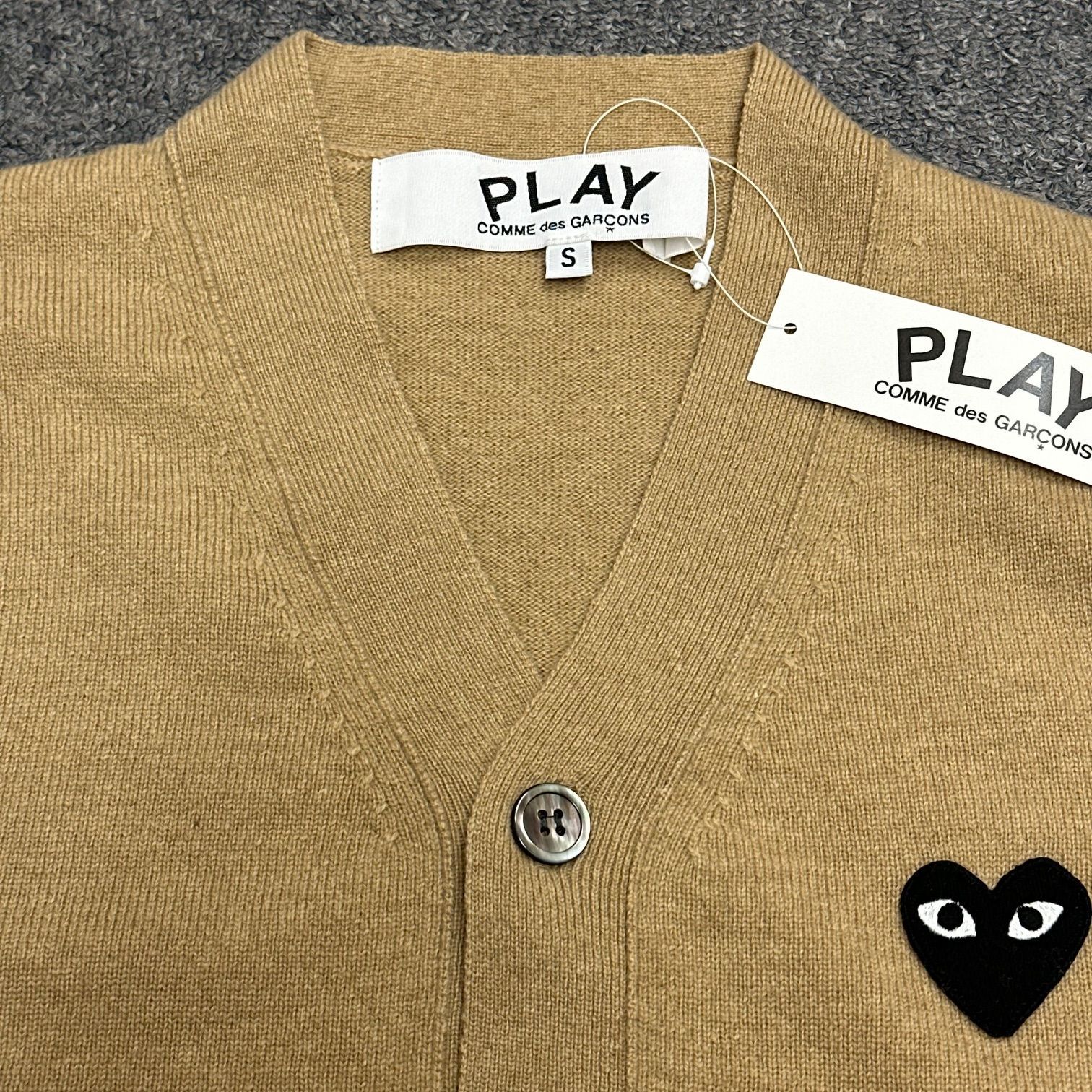 参考上代31350円 未使用品 PLAY COMME des GARCONS 24AW Unisex 参考上代31350円 未使用品 PLAY COMME des GARCONS 24AW Unisex
