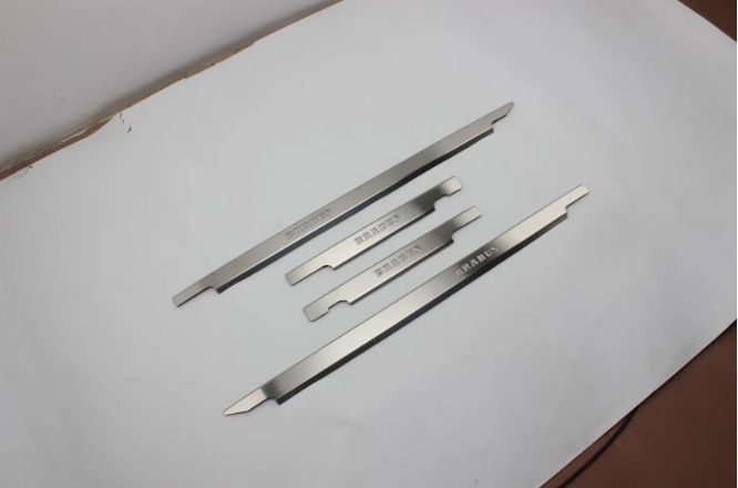 ベンツGクラスW463 2色選択 LED スカッフ プレート サイドガーニッシュ 4P ブラバスロゴ プロテクター ステップ カバー 1998－2018 FFCRYSTALESIA_COM