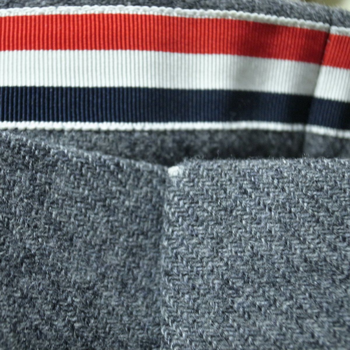 THOM BROWNE.　スラックスパンツ　ウールパンツ　グレー　サイズ1 Thom Browne(トム・ブラウン) ウールストライプスラックスパンツ