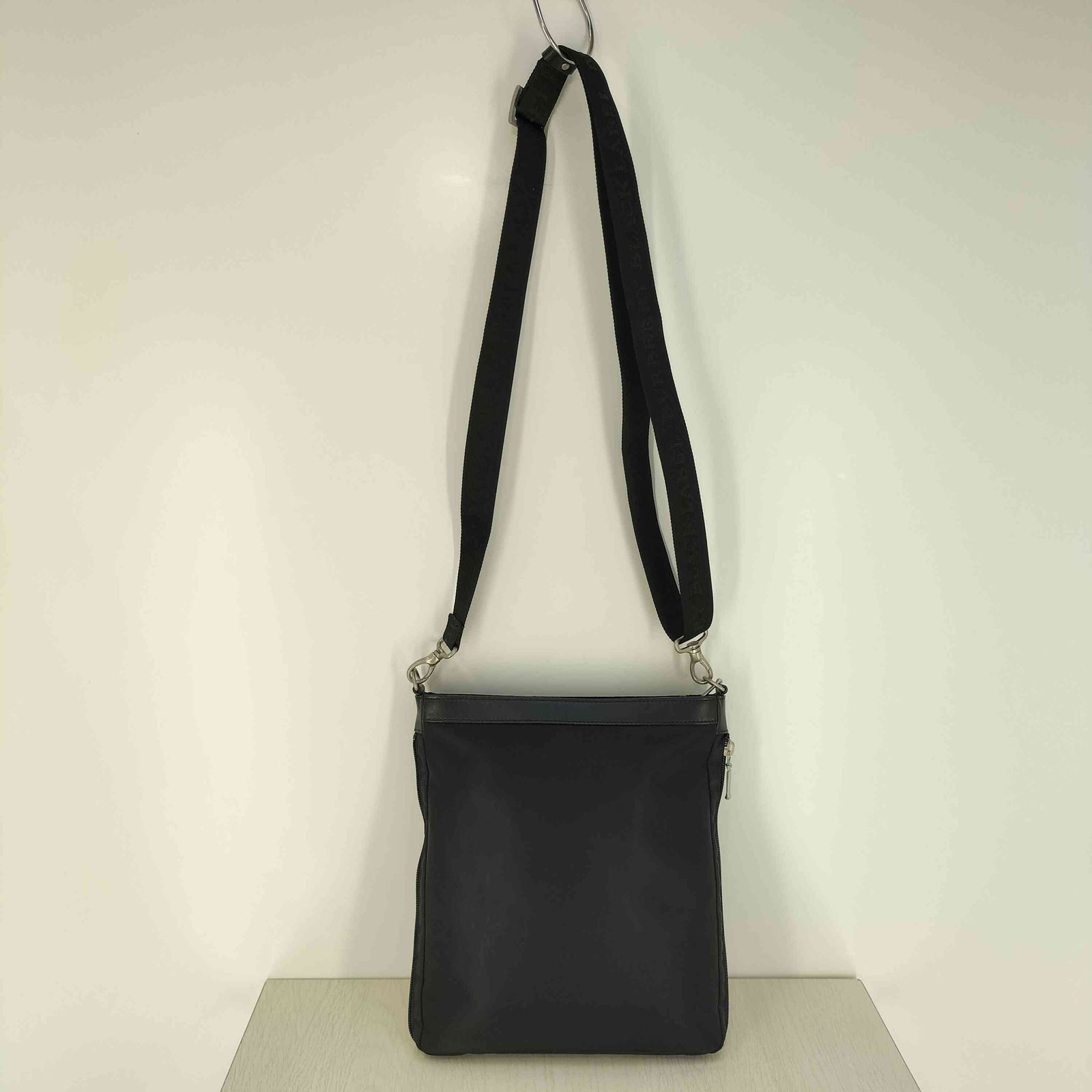 バーバリー ナイロン ショルダーバッグ ノバチェック ブラック 斜めがけ可 BURBERRY バーバリー ノバチェック ショルダーバッグ ワン