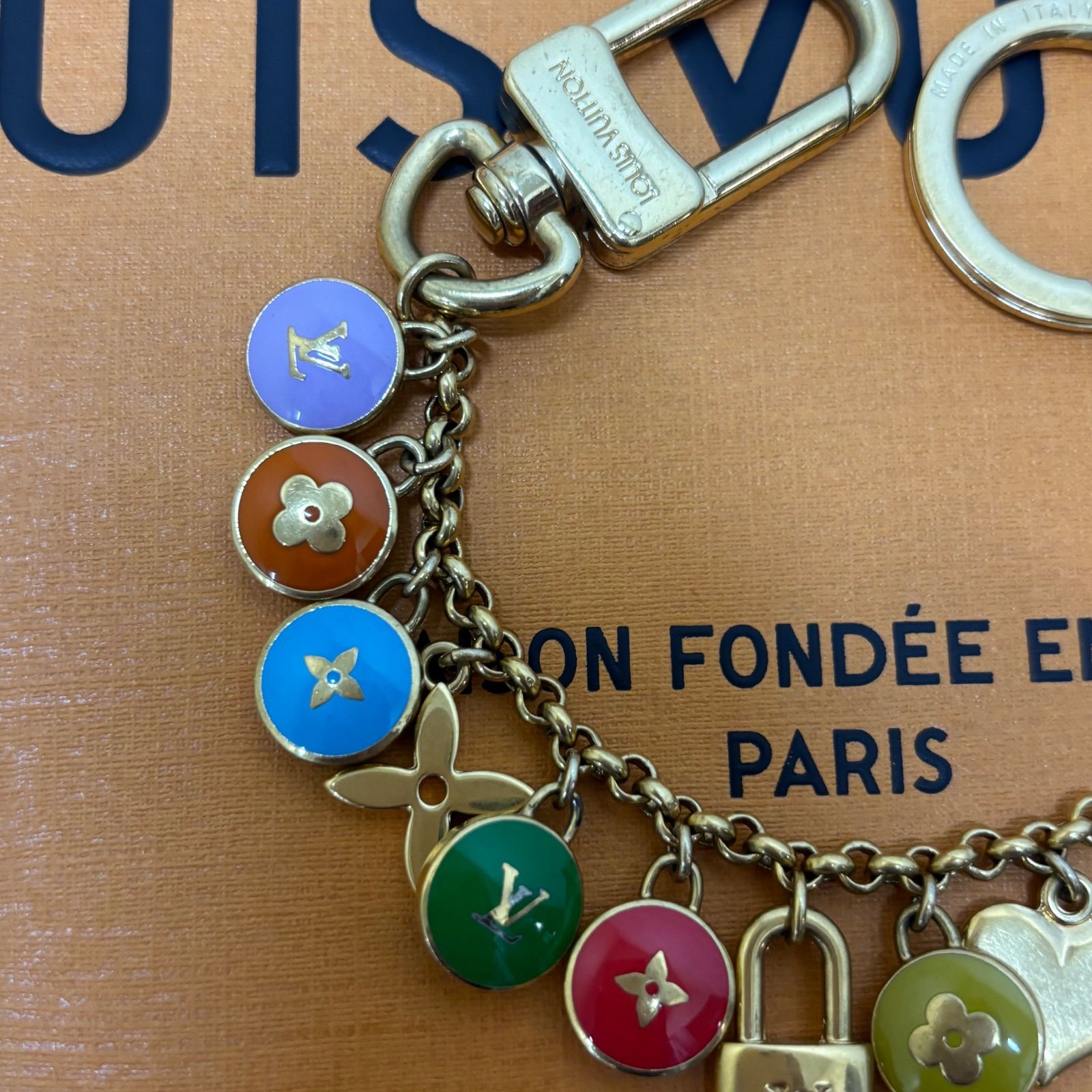 ルイヴィトン ポルトクレシェンヌ パスティーユ バッグチャーム ロゴ 61211 楽天市場】LOUIS VUITTON ルイ ヴィトン ポルトクレ シェンヌ