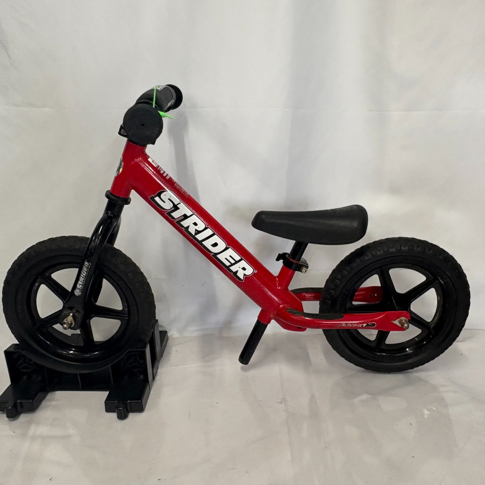 大人気カラー 極美品 STRIDER 12 SPORT ストライダー スポーツ