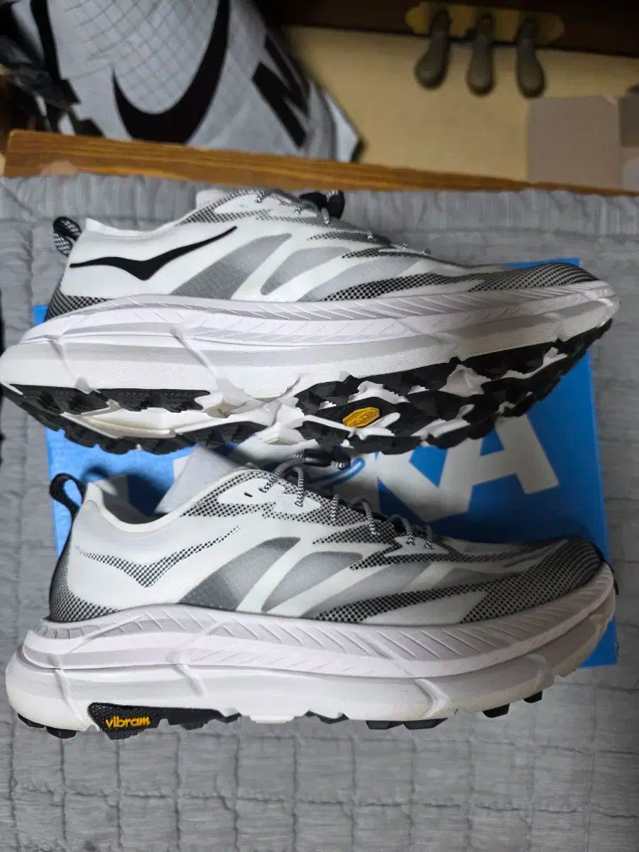 ONE ホカオネオネ