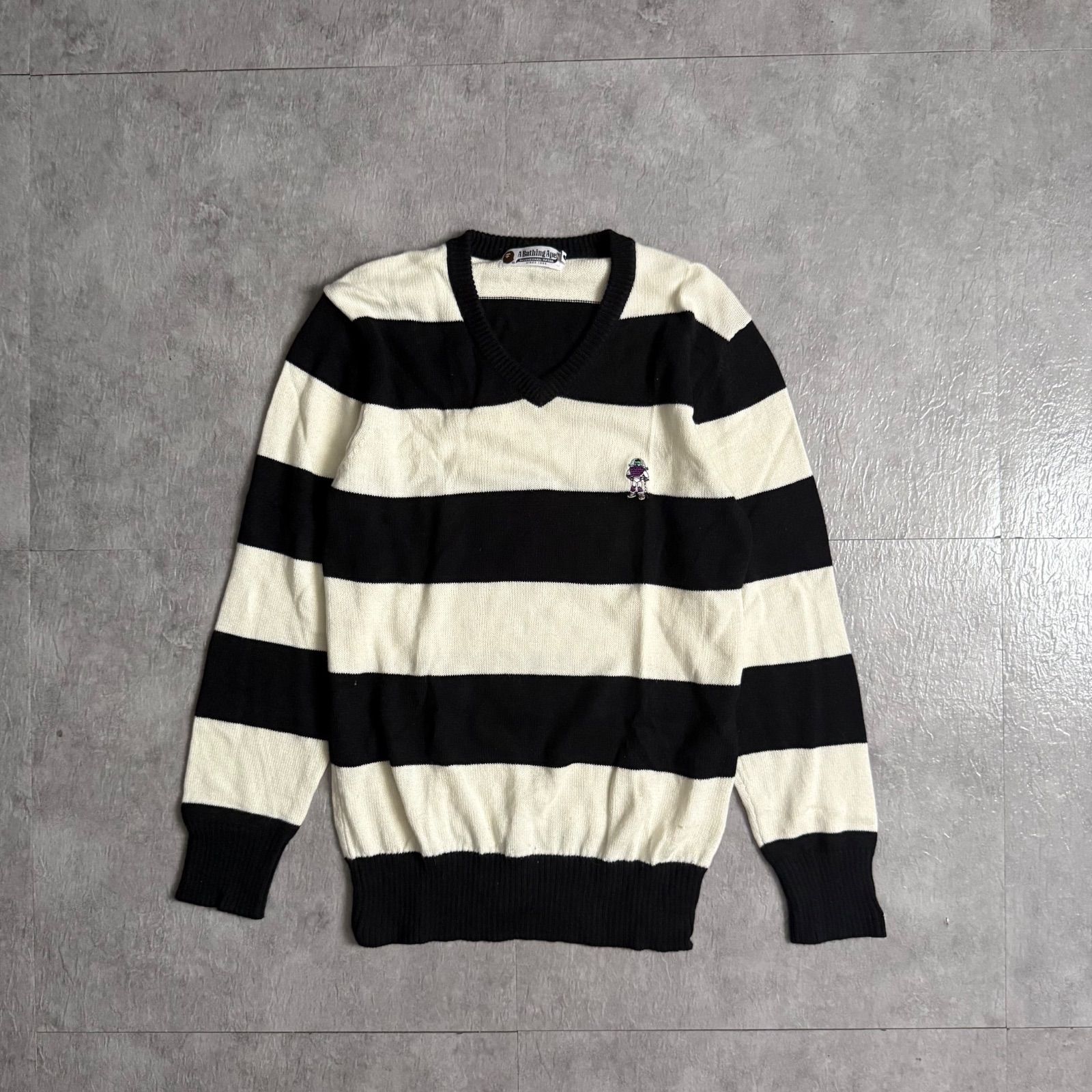 y□アベイシングエイプ⁄A BATHING APE Vネック ニット ABathingApe 
