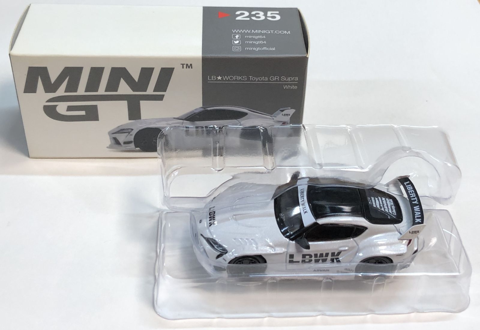 MINI GT LB★WORKS Toyota GR Supra ホワイト 2台 MINI GT 1:64 LBWK LB WORKS GR Supra White Model Car in box