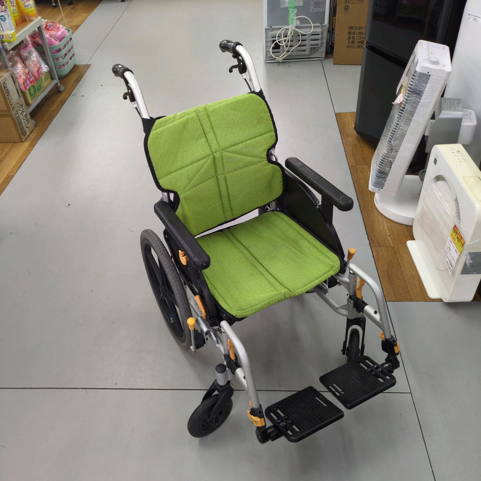 J 570 若干の用感有り 車いす 介助式 NEXT CORE