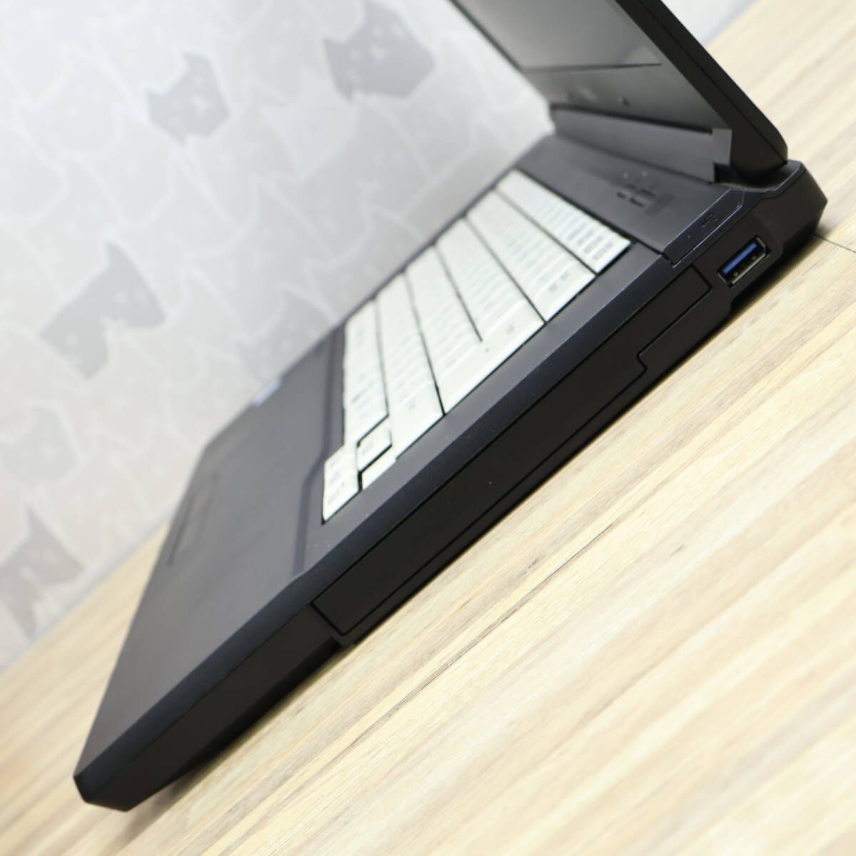 高品質 ☆美品 高性能7世代i3！SSD128GB メモリ8GB☆A577/S Core i3