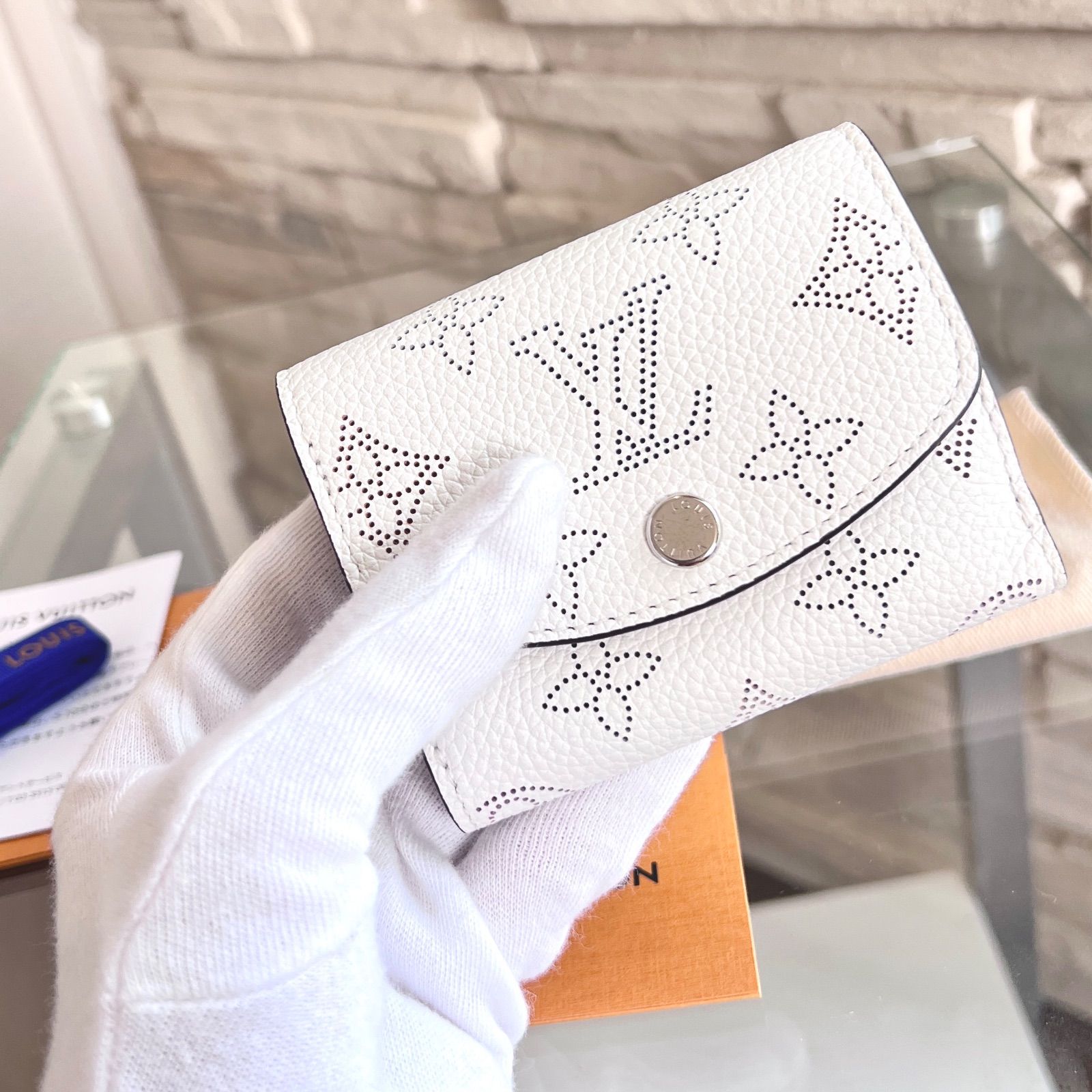 未使用級 ルイヴィトン マヒナ ポルトフォイユイリス コンパクト 財布 LOUIS VUITTON ルイヴィトン 二つ折り財布 レディース マヒナ