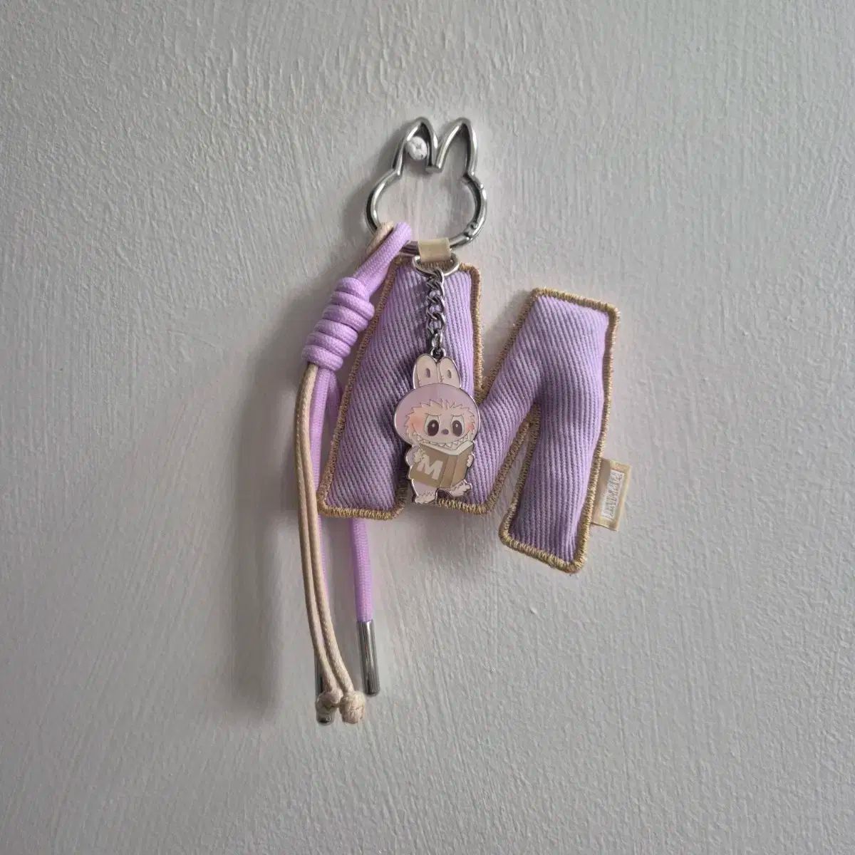 ラブブ　PIN FOR LOVE イニシャル　アルファベット　キーリング　M M】ラブブ PIN FOR LOVE イニシャル アルファベット キーリング